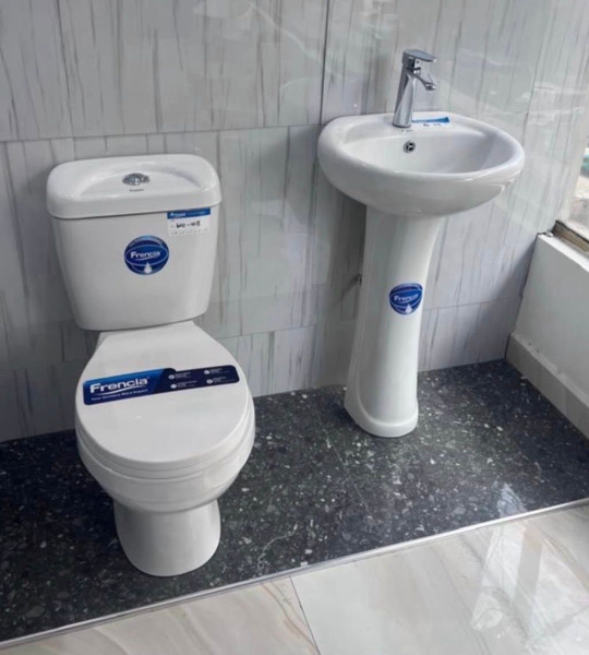 ENSEMBLE WC + LAVABO + ROBINET MITIGEUR